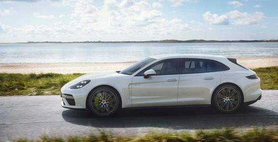 V8+电机 Panamera Sport Turismo最强版3.4秒破百