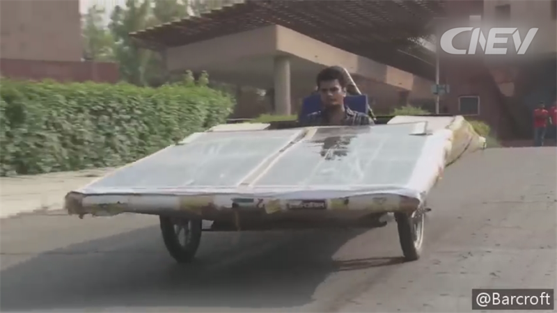 印度学生自制零碳排太阳能汽车