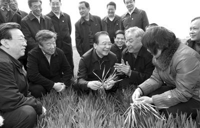 温家宝总理第九次考察河南 称油价若涨补贴农民